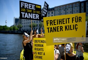 Amnesty International activists ride a boat on the Spree, Berlin. They demand the release of Taner Kılıç, founder and president of the Turkish section of Amnesty International. Kılıç was detained by Turkish authorities on 6 June 2017 and charged with use of the smartphone program ByLock and membership of a terrorist organization. One of Turkey’s supreme courts declared in September 2017 that having ByLock installed on the phone of an accused person was sufficient to establish that person’s membership of the Gülen movement. He remained in detention until 15 August 2018.