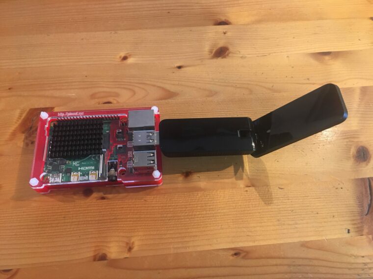 A Raspberry Pi 4 Model B with the "giant" TP-Link Archer T4U AC1300.